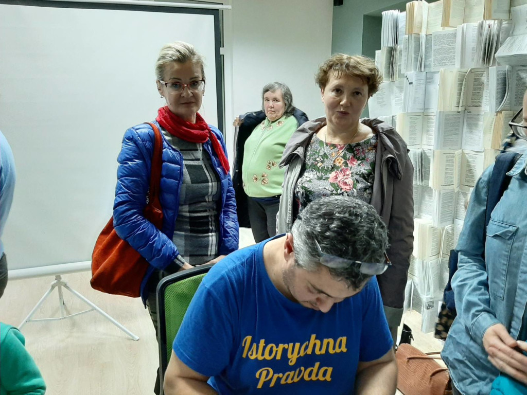 «Жити потрібно так, аби голуби сідали на плечі»	Василь Стус